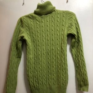Green cashmere sweater size Medium